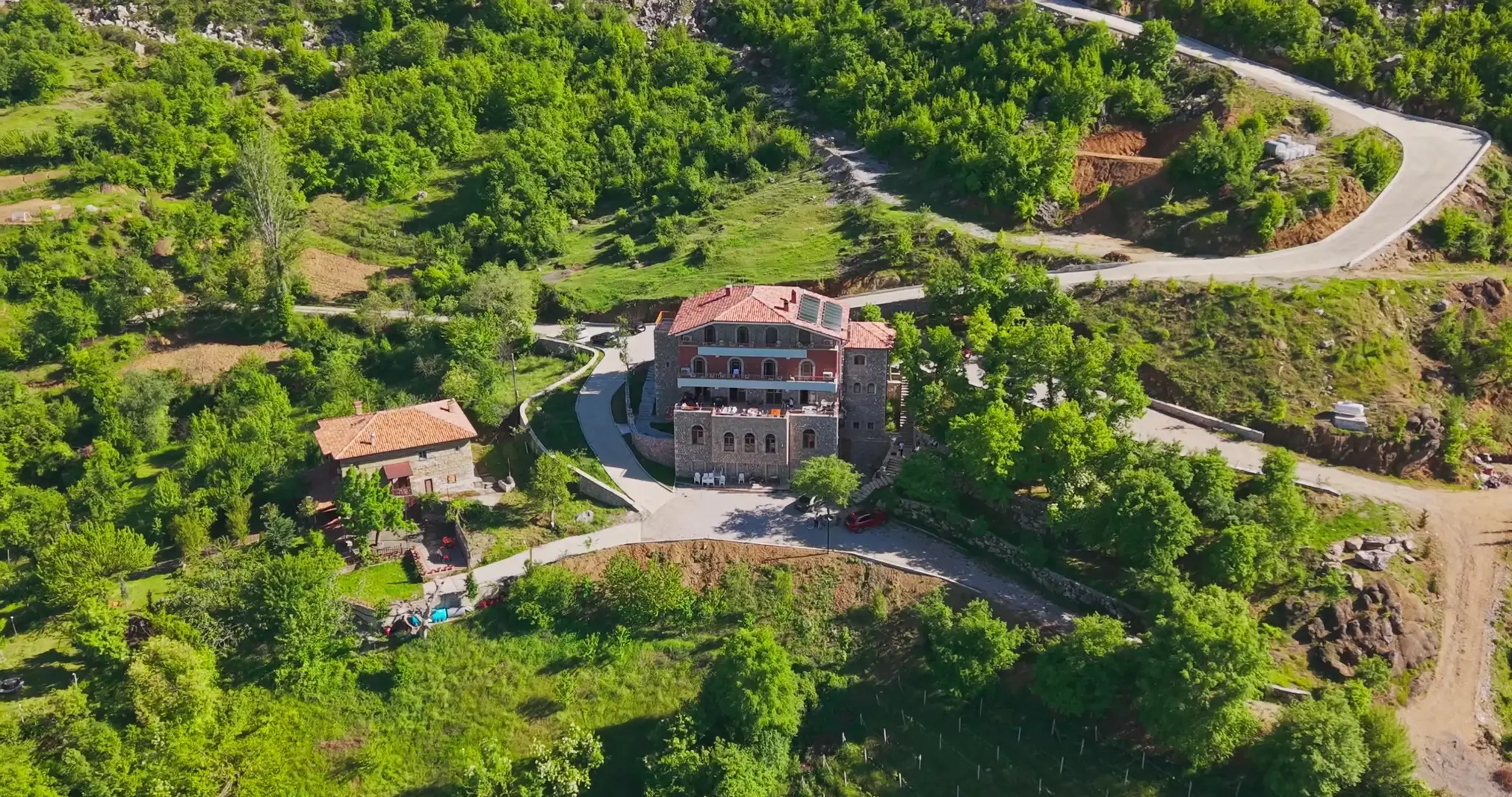 Fundjavë në Klos: çfarë të bësh 35 minuta nga Tirana