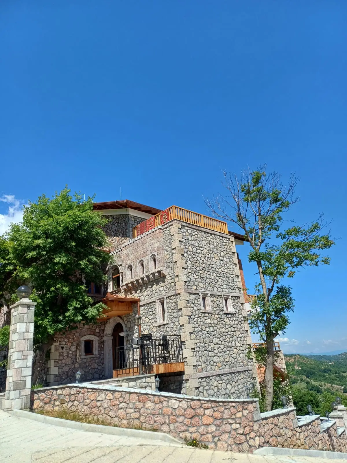 Restorant tradicional në Klos: dreka e së dielës në mal